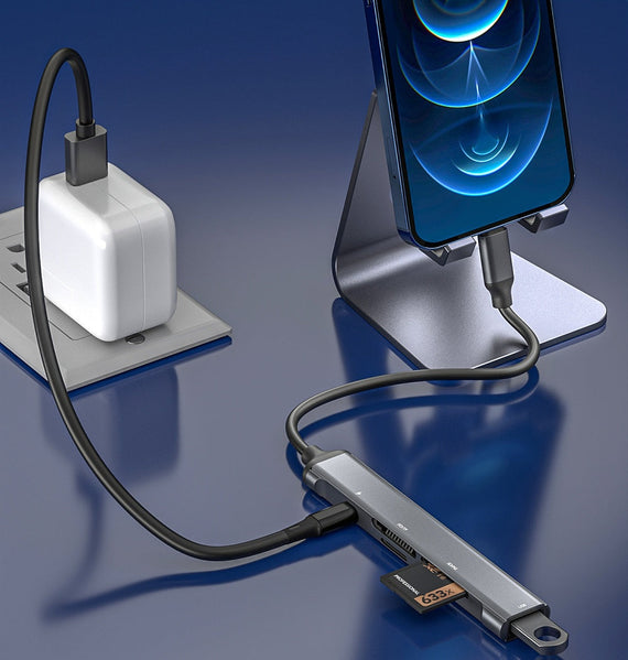 NÖRDIC Lightning Kortläsare 4 Slot SD, MicroSD, MS, M2 1xUSB-A 3.0 1xLightning-laddning UHS-I