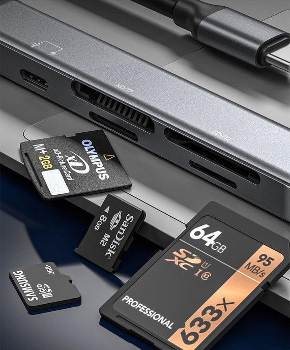 NÖRDIC USB-C Kortläsare 4 Slot SD, MicroSD, MS, M2 1xUSB-C 1xUSB-A UHS-I