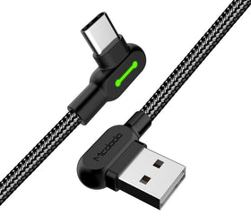 Mcdodo CA-5280 Vinklad USB C till vinklad USB A kabel för synkning och snabb laddning med LED svart 0,5m